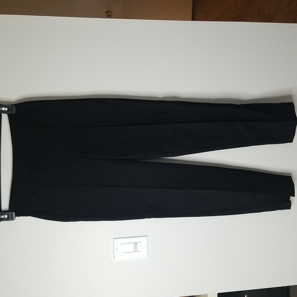 iIsaac Mizrahi womens pants with 2 pockets in rear and stretch waist NWOT